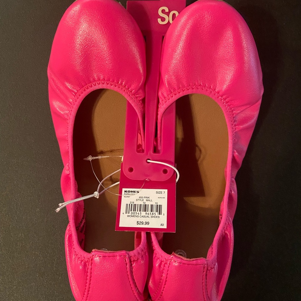 Slippers, size 7